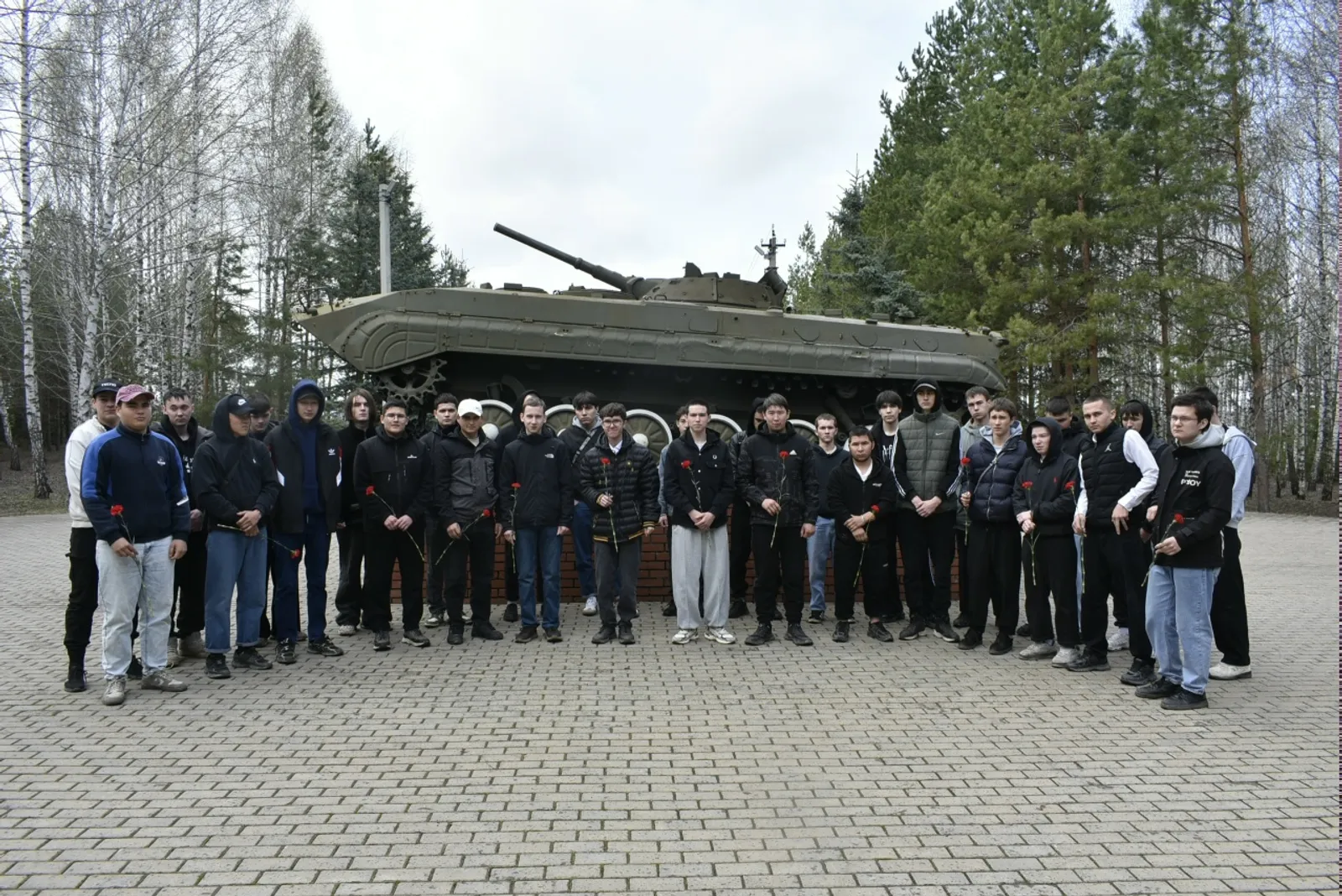 Хәрби хеҙмәткә саҡырылыусы — ул терәк hәм яҡлаусы!