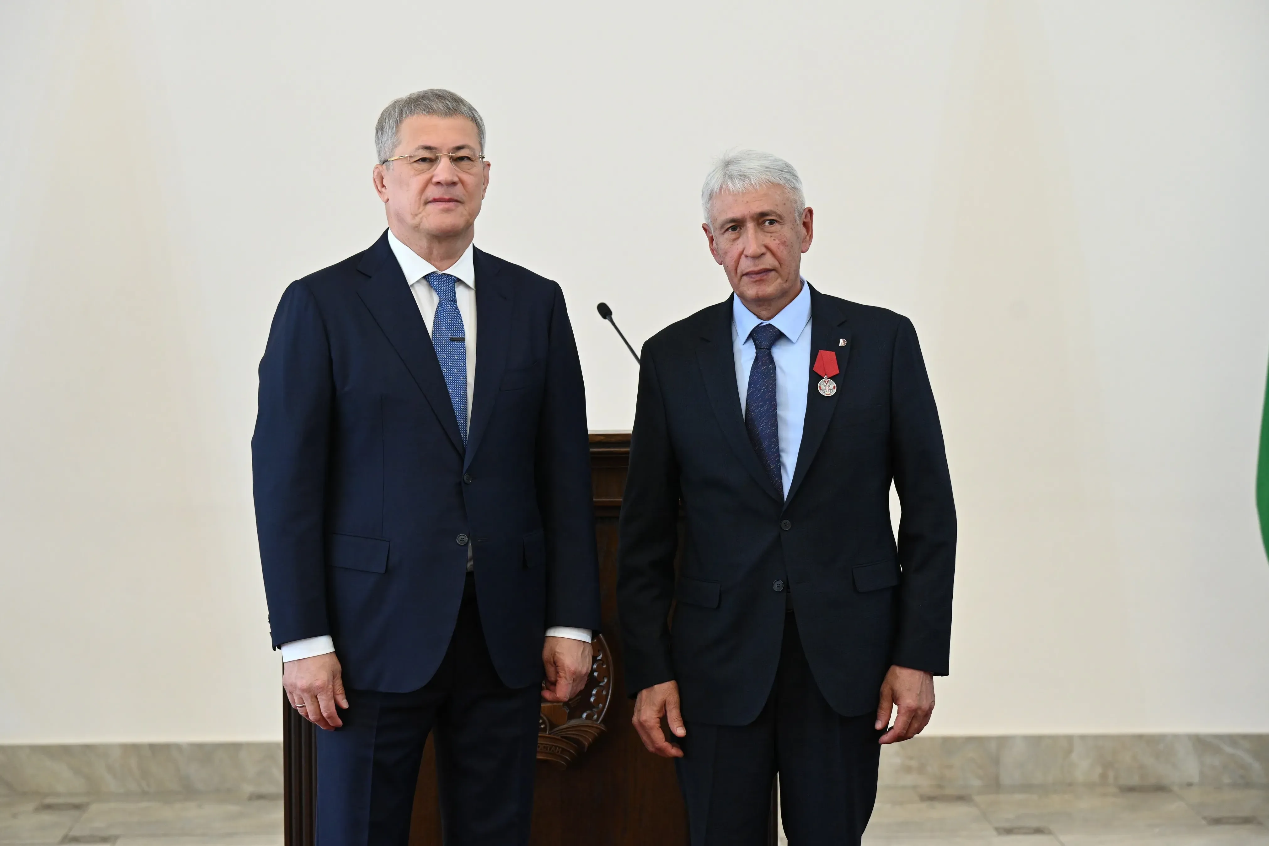 Pадий Xәбиров Pәсәйҙең hәм Башҡоpтостандың дәүләт наградаларын тапшыpҙы