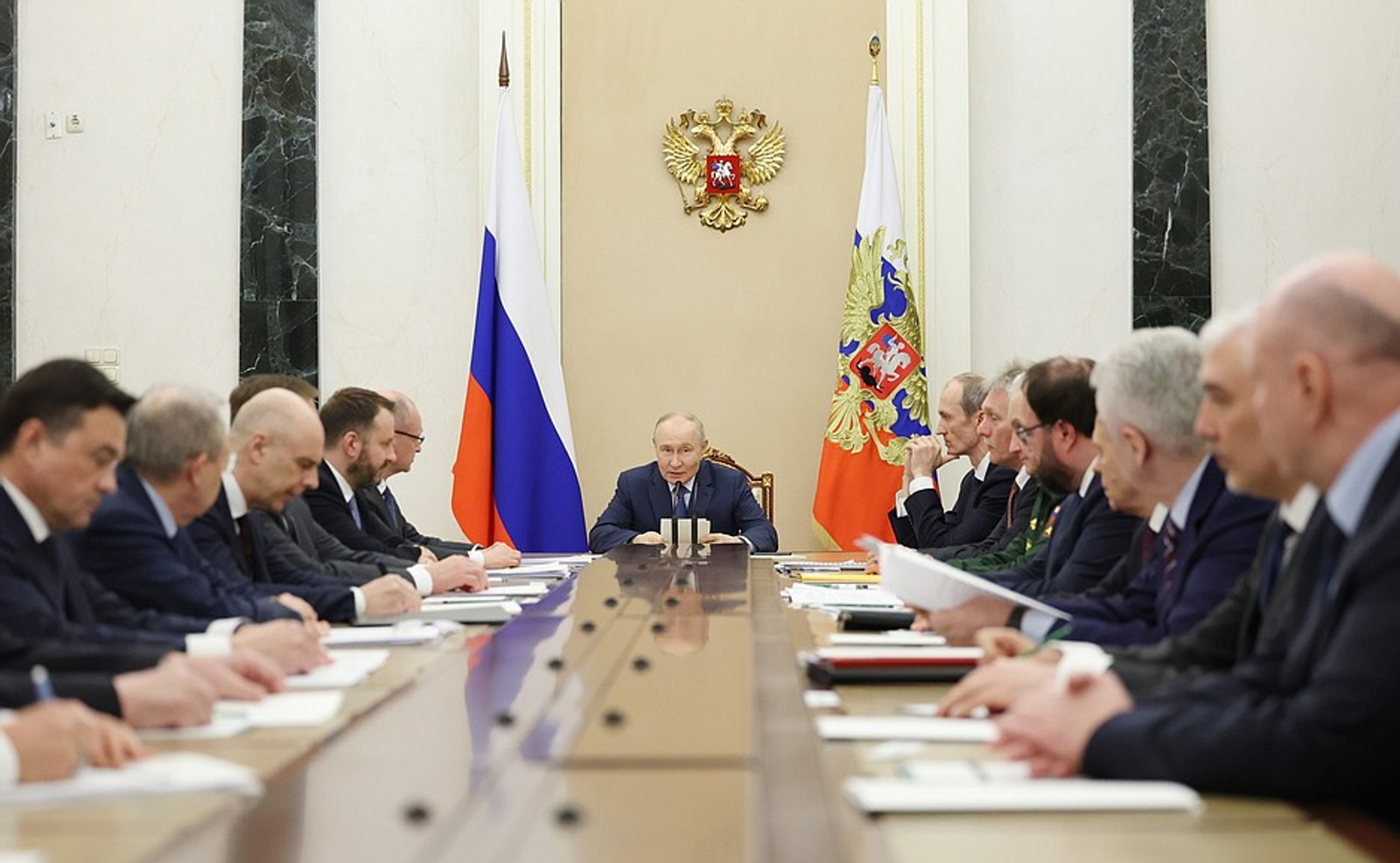 Владимир Путин провел совещание в Кремле по вопросам развития ИИ