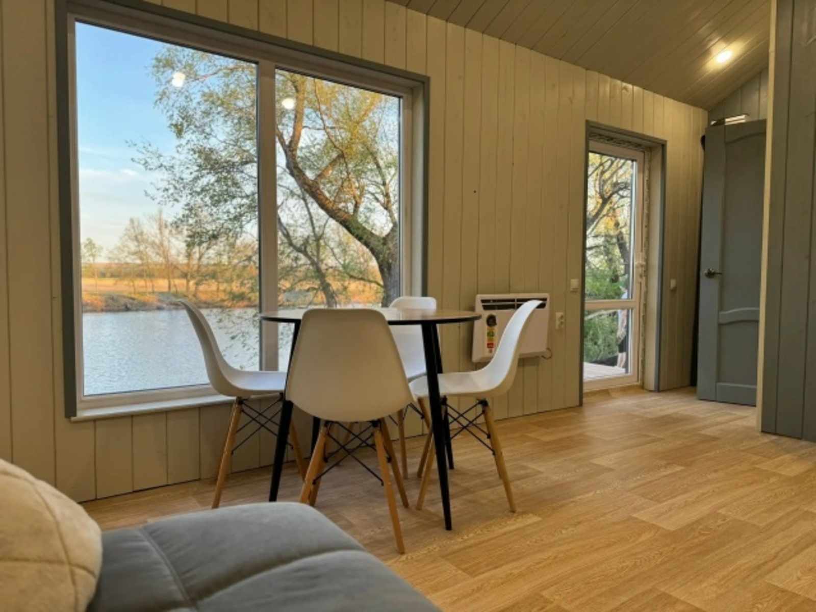 “Осрашыу урыны” туристарҙы көтә