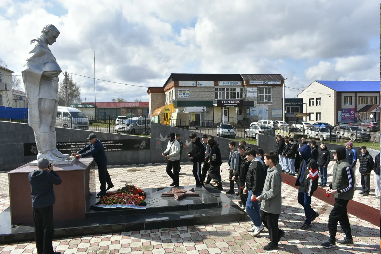 Хәрби хеҙмәткә саҡырылыусы — ул терәк hәм яҡлаусы!