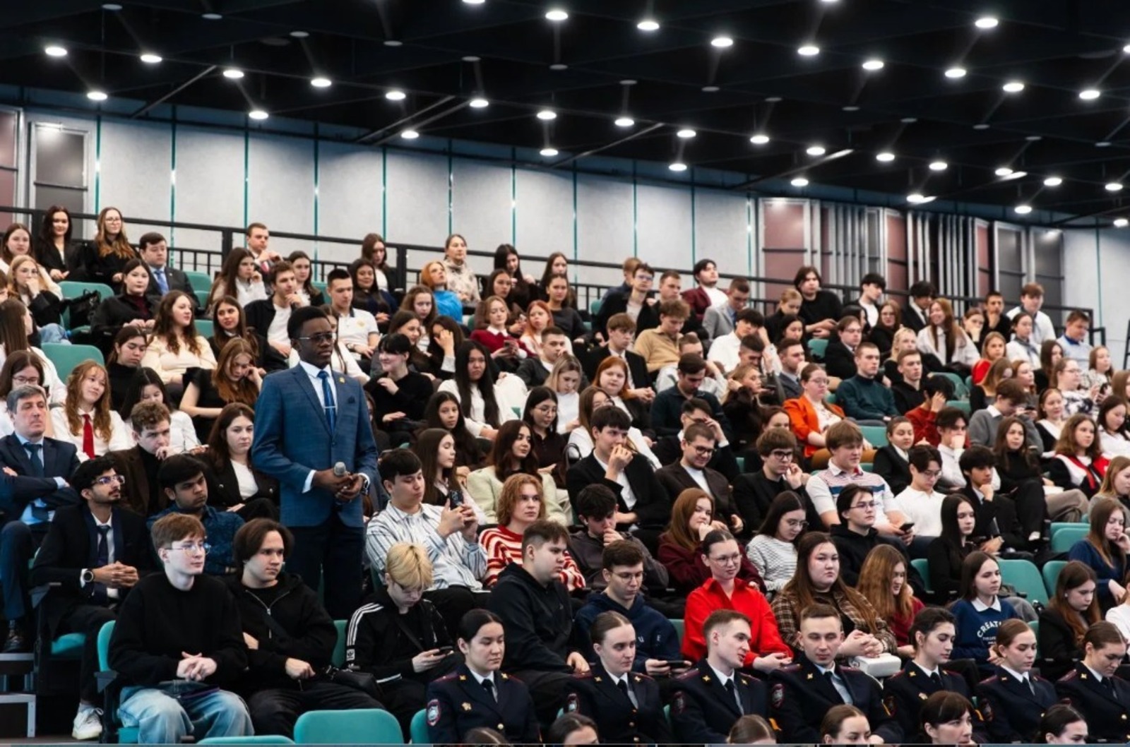 Андрей Назаров выступил с лекцией перед студентами управленческих специальностей