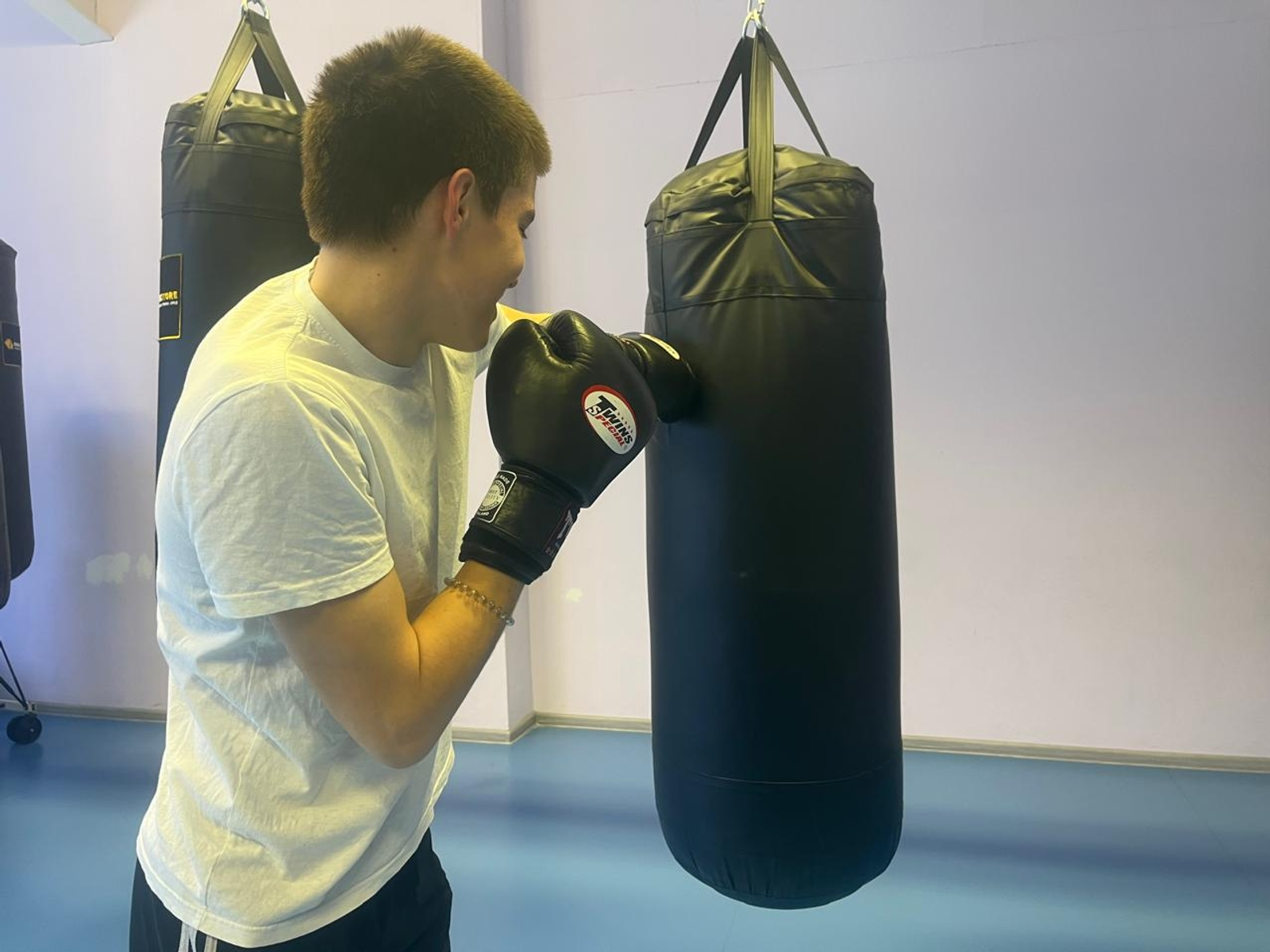 Бокс үҙеңде яҡларға өйрәтә