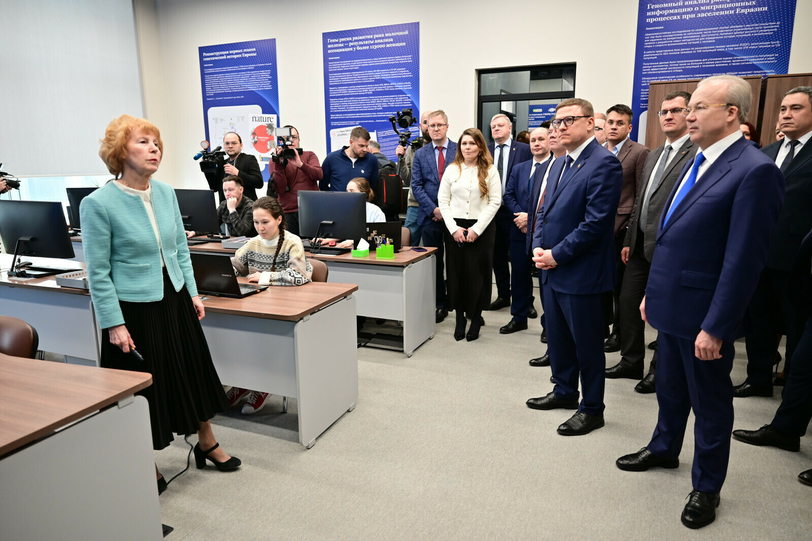 Андрей Назаров показал Алексею Текслеру Геномный центр Межвузовского кампуса