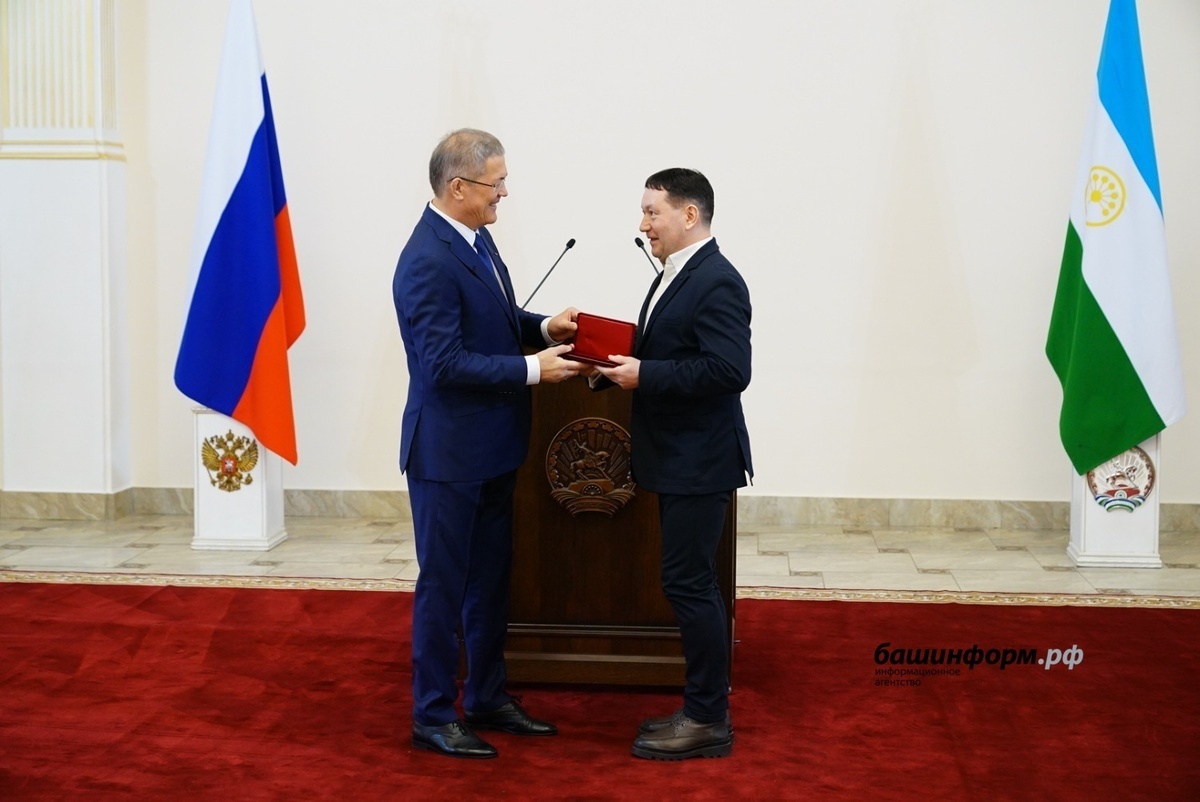 Радий Хәбиров дәүләт наградалары тапшырҙы