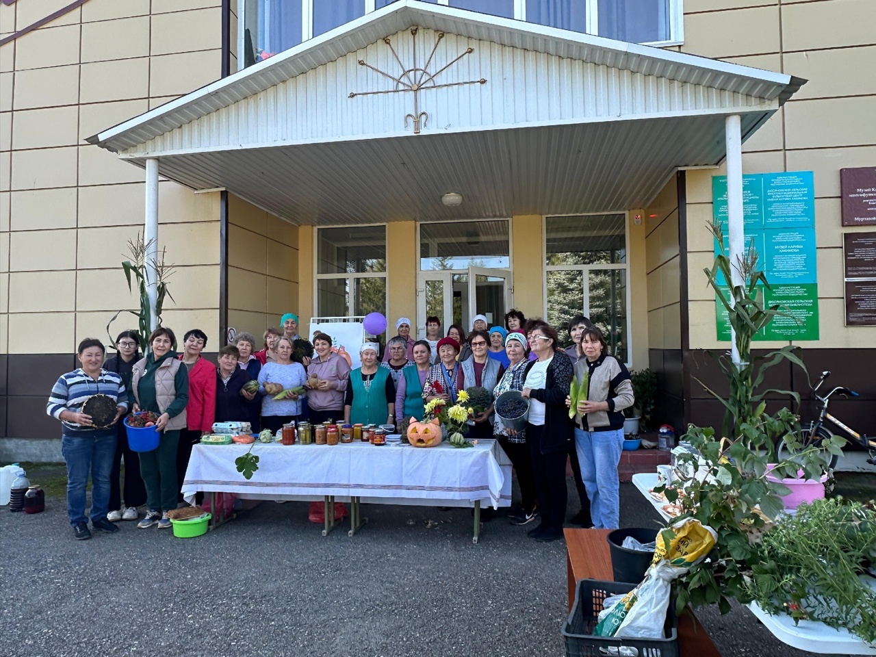 Дүсән ауылы ирекмәндәре  махсус хәрби операциялағы яугирҙарға даими ярҙам итә