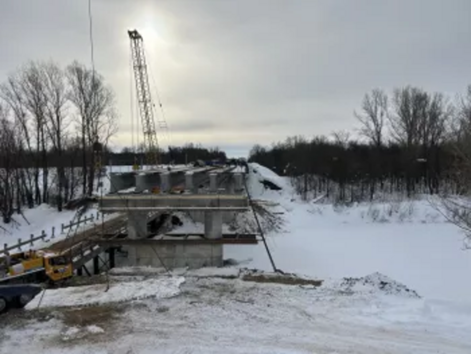 Танып йылғаһы аша күперҙе йүнәтәләр