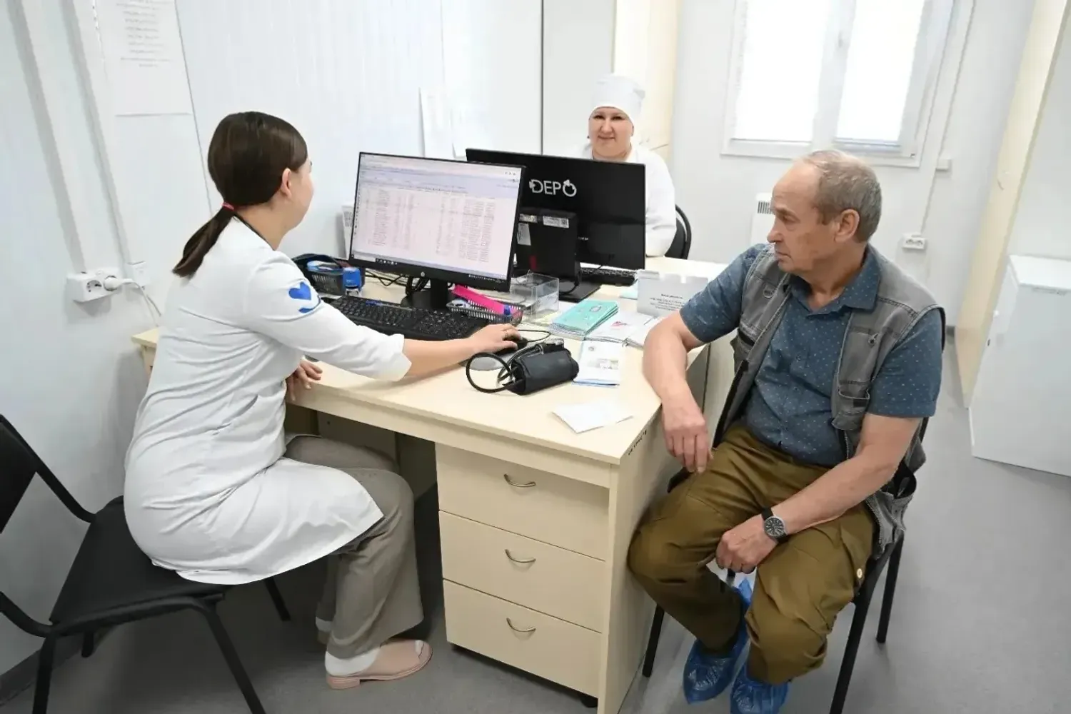 Радий Хәбиров Ҡырмыҫҡалы районындағы табип амбулаторияһының эшен күрһәтте