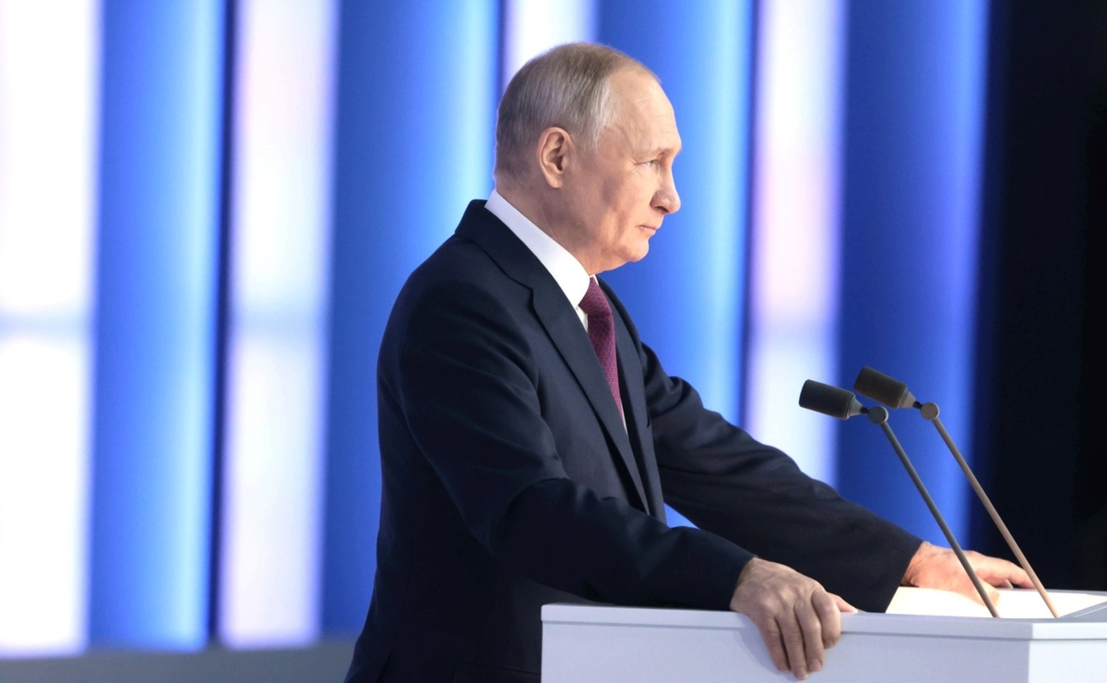 Путин 8 марта вручит государственные награды в Кремле