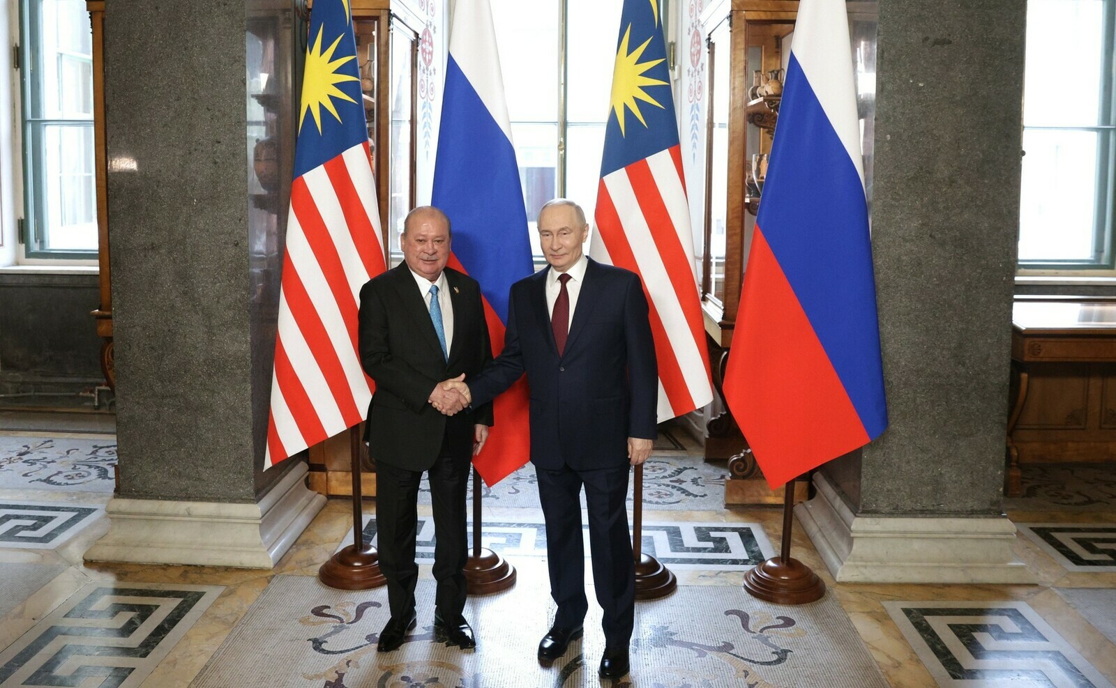 Путин встретился с Верховным правителем Малайзии султаном Ибрагимом