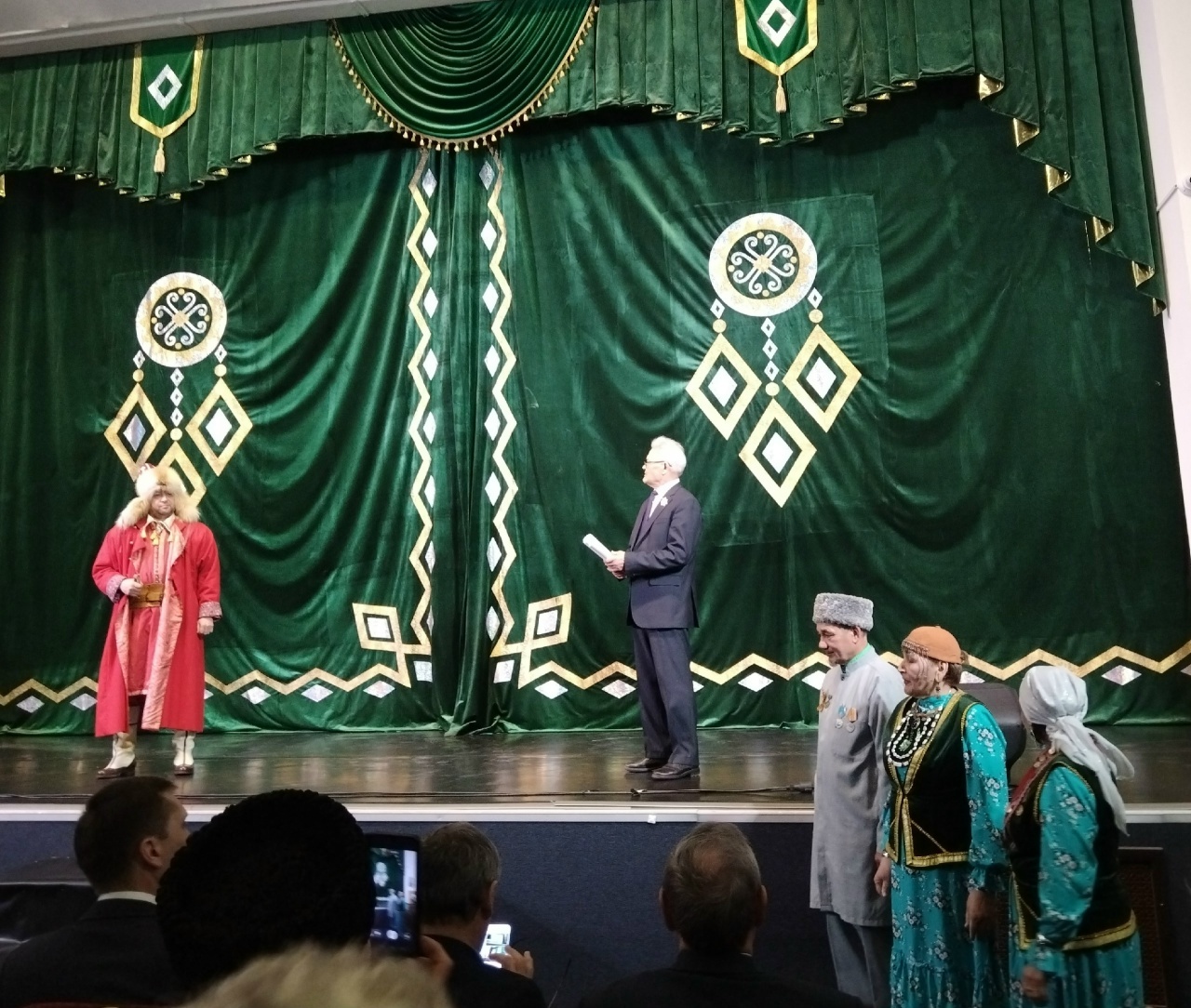 Мең ырыуҙары ҡорға йыйылды