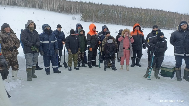 Балыҡ ҡап, ҡап! Боҙ өҫтөндә ялтырап ят