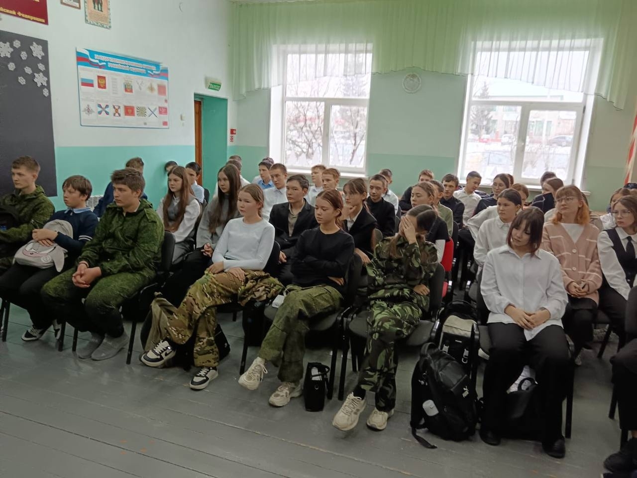 Чемпиондар мәктәп уҡыусылары янында