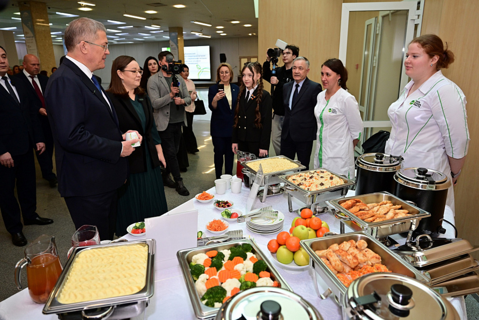 Радий Хабиров: социальное питание – важнейшая составляющая здоровья наших детей