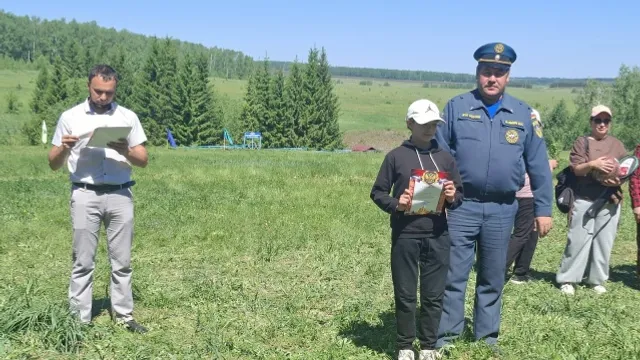 Йәш туристар һынатманы