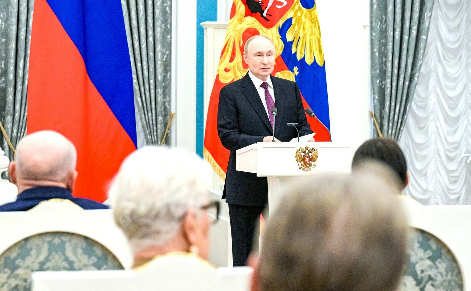 Путин объявил о создании буферной зоны вдоль границы России и Украины.